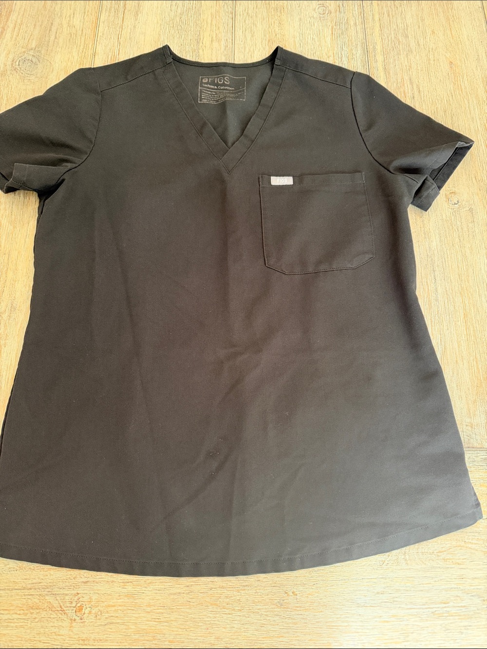 FIGS Women’s Catarina Black One-Pocket Scrub Top | Size Small